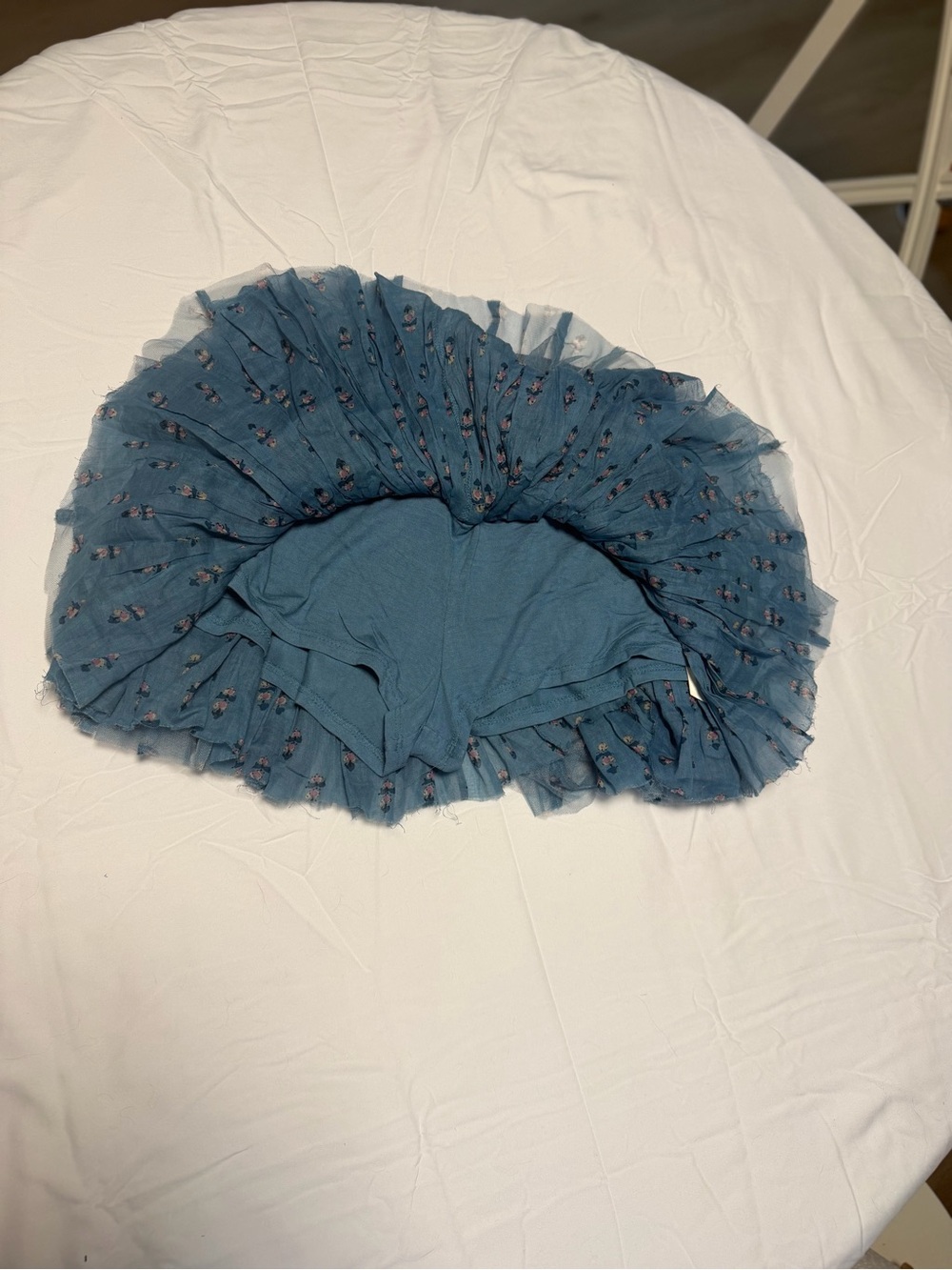 Free People blue floral mini skirt with adorable lace up detail! size L NWOT - Picture 9 of 11